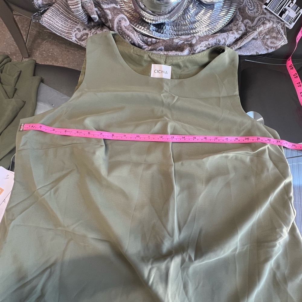 CICiNIA. Elegant Olive Green Women's Jumpsuit - Picture 6 of 10